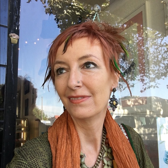 Meet your Posher, Andrea - Picture 1 of 1